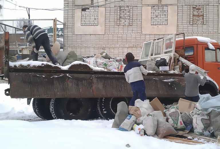 Вывоз мусора с грузчиками газель из Кузьмолово в Ленинградская область